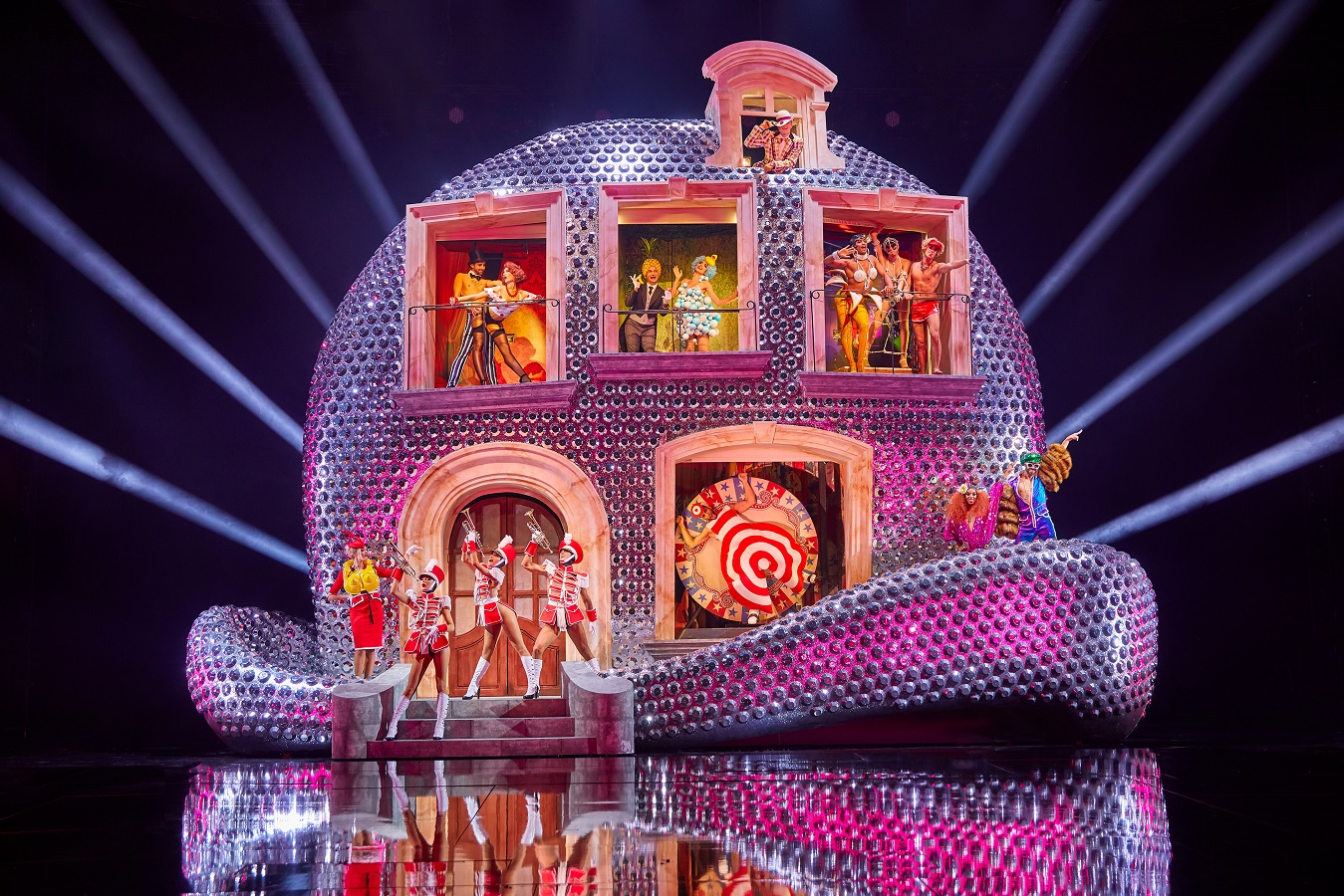 VIVID-Grand-Show_Funhouse_Foto-Brinkhoff-Moegenburg